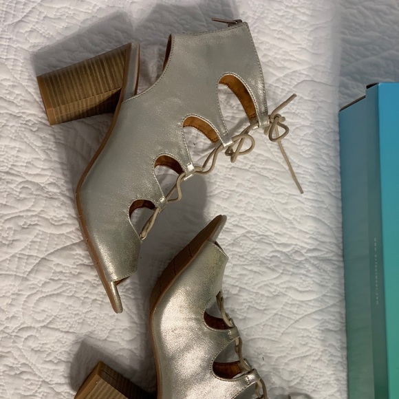 Pewter lace up booties - Picture 3 of 5